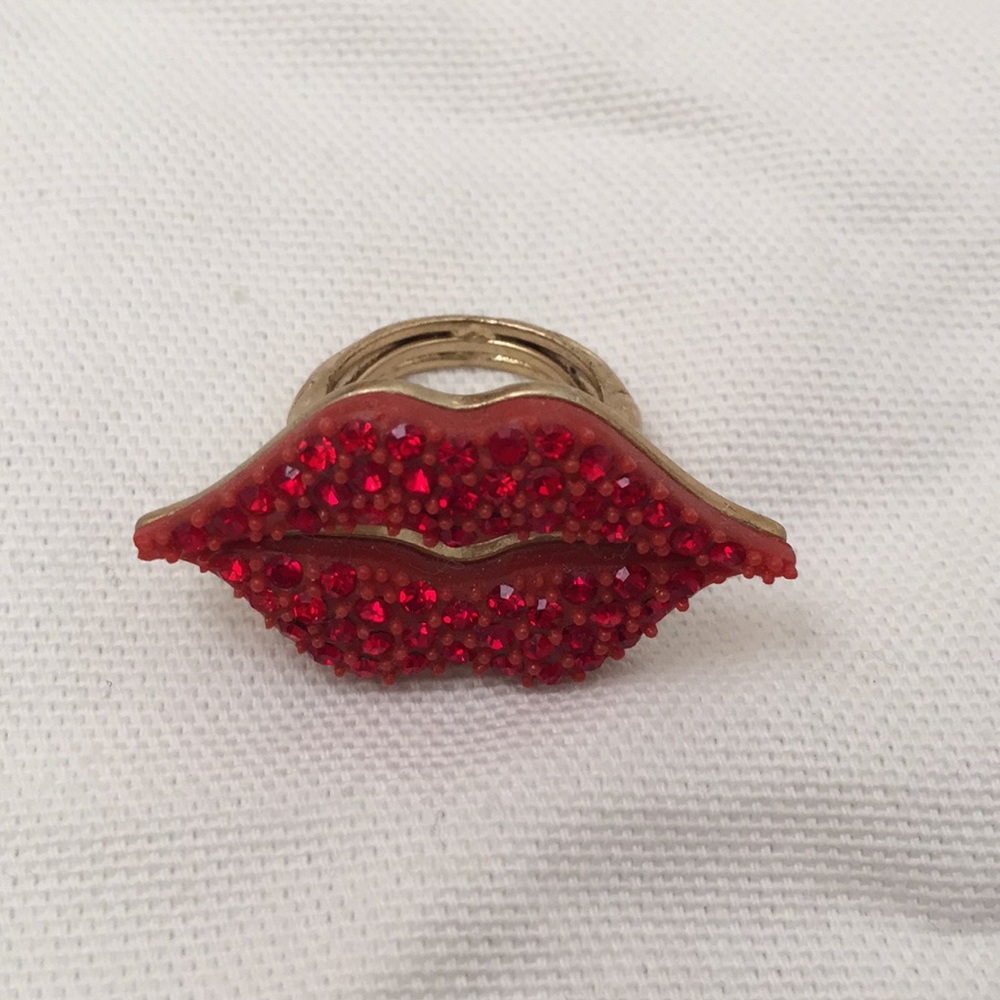 Fashion Lips Cocktail Ring